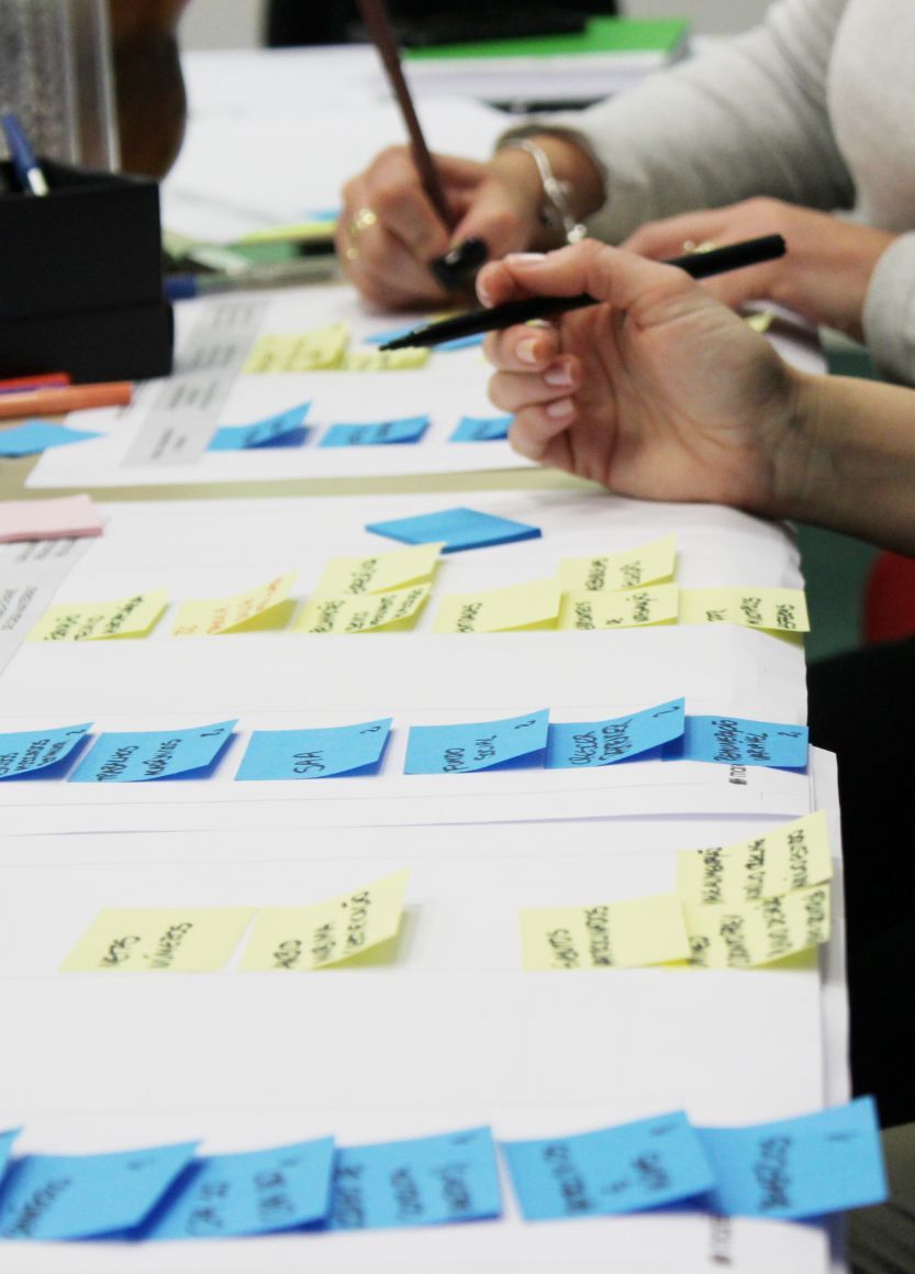 Goog - Somos o Arquipélago, um ecossistema de projetos de design estratégico, comunicação e educação que colabora com organizações em movimento. 